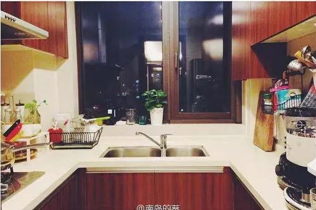 断舍离女人插画,断舍离收纳达人整理房间视频日本