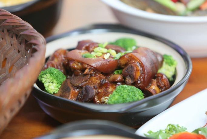 可以大快朵颐的野生溪鱼，矿物质养生的古温泉！杭州这个村还美成一幅画…