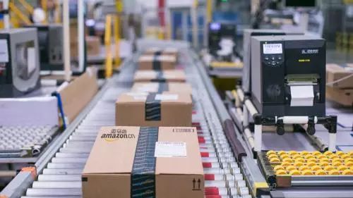 想知道2030年最值钱的购物中心什么样？全球商业地产老大URW搞了家AI服装店.....