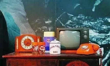 红灯牌录音机90年代,红灯牌电子管老收音机