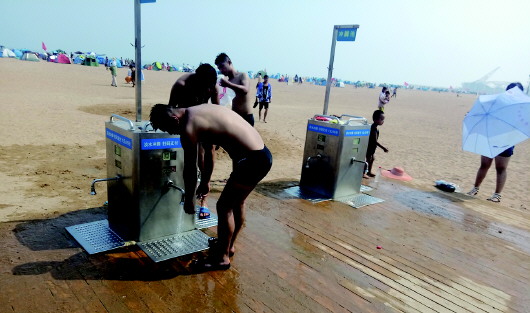青岛第三海水浴场冲脚收费,青岛第二海水浴场冲脚池收费吗