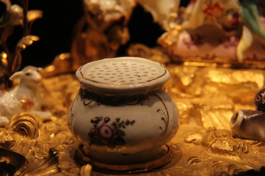 展览|励志史：“模仿”景德镇逆袭成“欧洲第一名瓷”