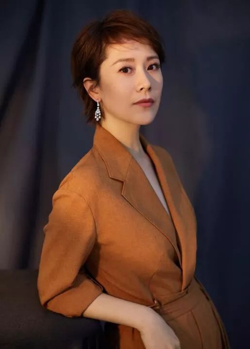 中年如何显年轻,两米八气场全开