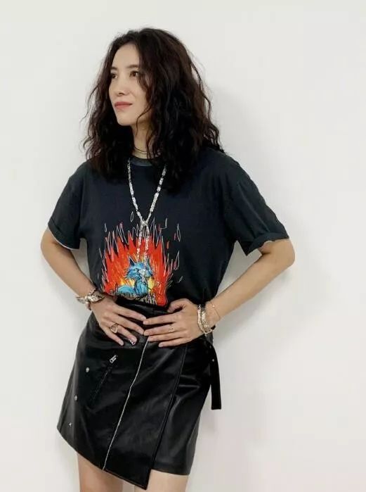 中年如何显年轻,两米八气场全开