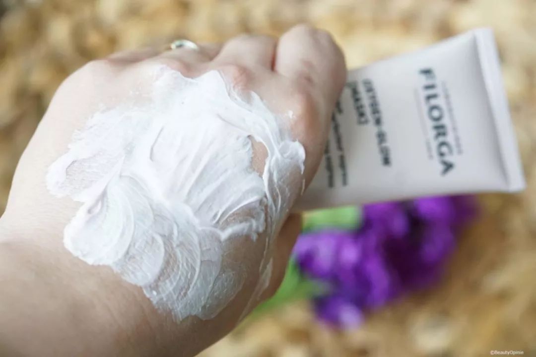 面膜敷起来好舒服,敷着面膜很舒服