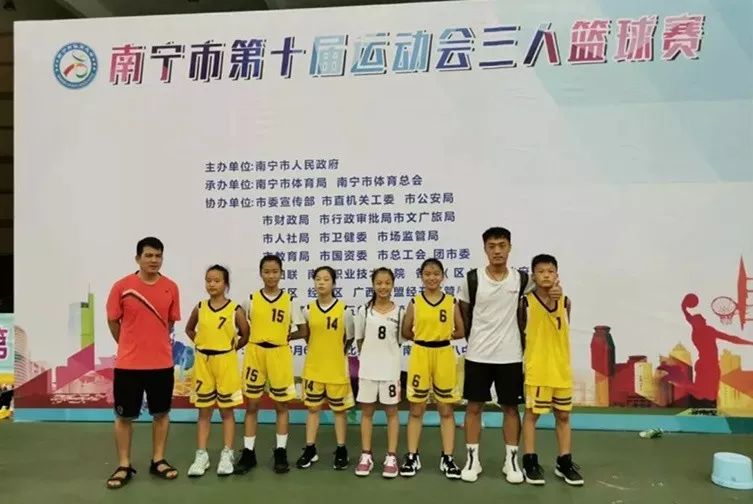 祝贺小学篮球赛荣获冠军,南宁市富德小学篮球比赛