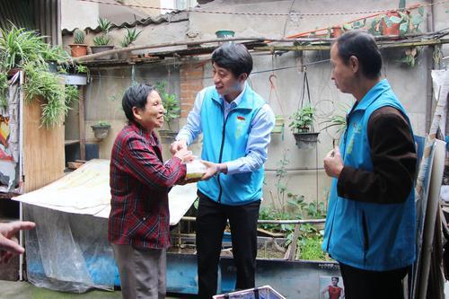 打动人心的志愿者,暖心志愿者张光