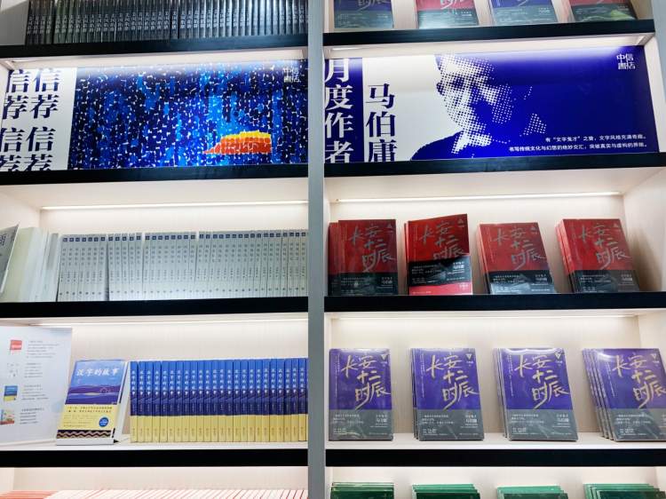 生活主题书店长什么样儿？在莘庄仲盛，刚开业的中信书店又成了打卡地标