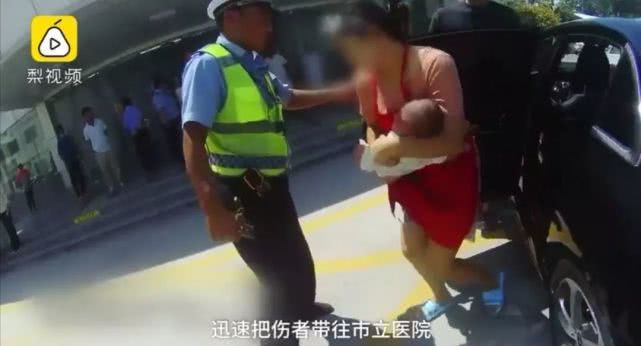 心疼！菏泽一月嫂抱仅40天男婴做饭时锅中鸡蛋突然爆开，孩子腿和肚皮烫出了泡...