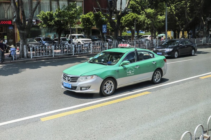 广州黄颜色的出租车 (广州出租车为什么这么多颜色)
