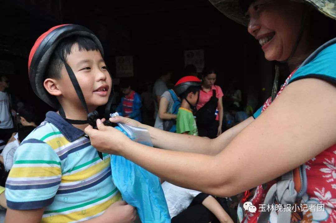 玉林街头那些卖菜的孩子，现在怎么样了？