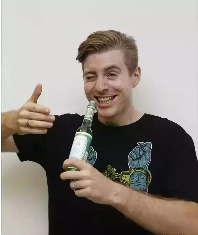 六神花露水在外国的魅力,外国香水师评价中国六神花露水