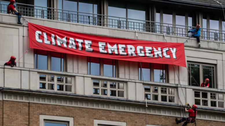 高额的负债、愈演愈烈的环保抗议，能源巨头BP最近有点难