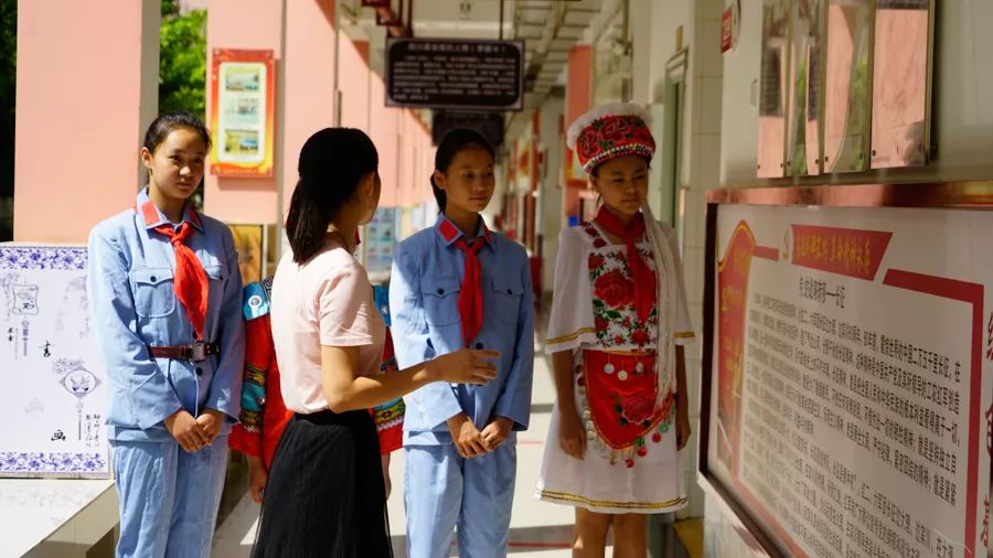 「壮丽70年•奋斗新时代」红色基因代代相传，宾川革命英烈红军小学开学第一课这样上