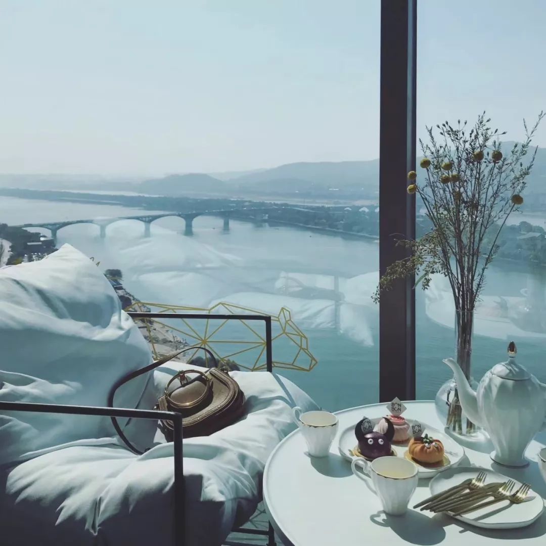 港华流心月饼和美心月饼哪个好吃,流心月饼是港式月饼吗