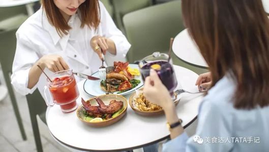 「看过来」懂的吃，舍得穿！拥有银联卡的生活就是这么美好