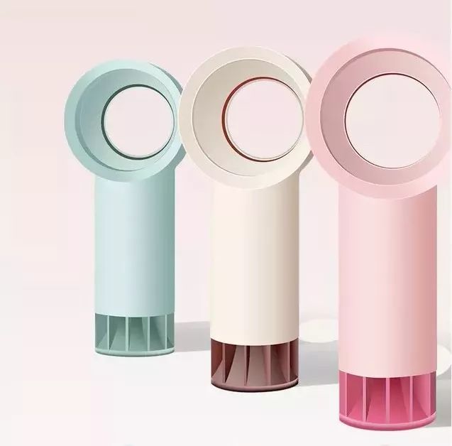 不文明行为随手拍持续曝光脏乱差,不文明行为曝光台机动车乱停乱放