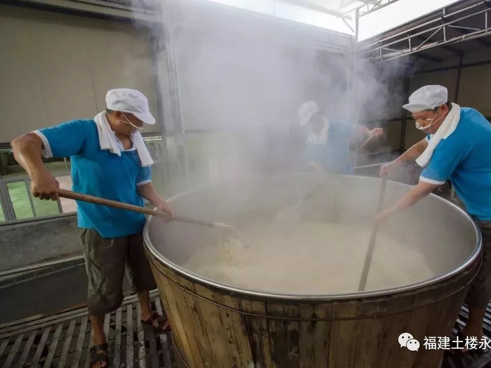 喜迎国庆醉美土楼|借问酒家何处有？拳王争霸风情街！我有酒，你有故事吗？