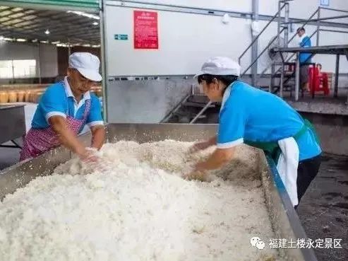 喜迎国庆醉美土楼|借问酒家何处有？拳王争霸风情街！我有酒，你有故事吗？