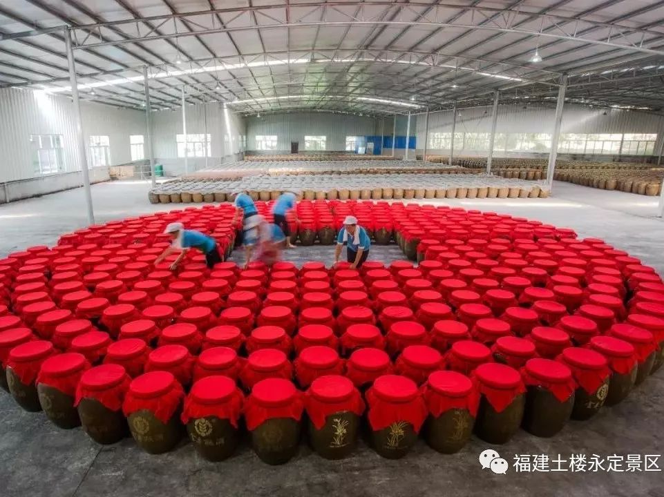 喜迎国庆醉美土楼|借问酒家何处有？拳王争霸风情街！我有酒，你有故事吗？