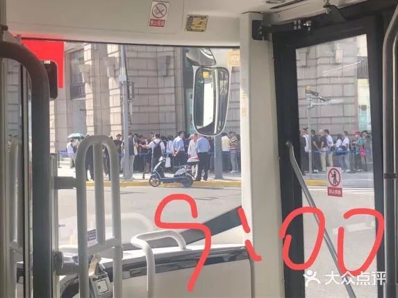 周杰伦奶茶店奶茶多少钱,排队排的特别长的奶茶叫什么