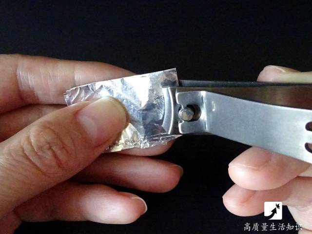 原来正确剪指甲的方法是这样的,指甲太厚剪不动怎么办用什么方法