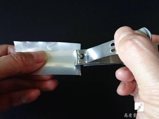 原来正确剪指甲的方法是这样的,指甲太厚剪不动怎么办用什么方法