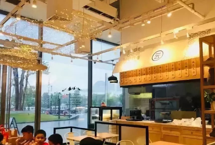 不出昆明就能吃到版纳特色烧烤,不出京城就可以吃遍全国美食