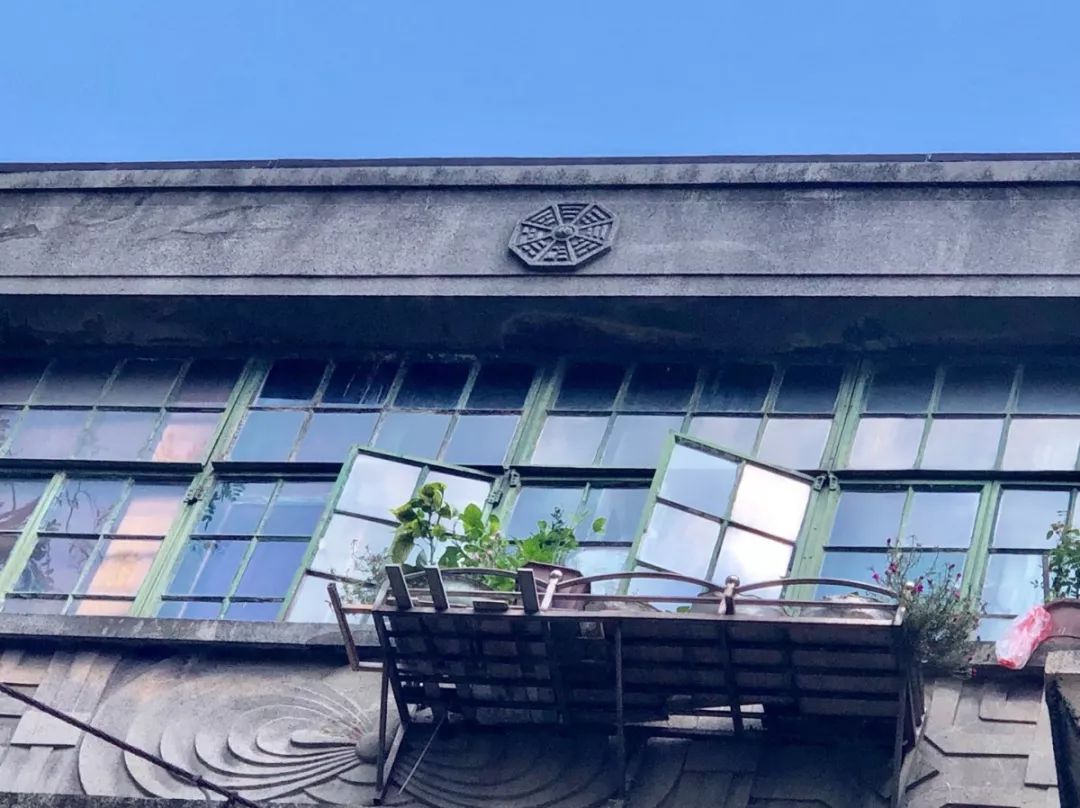 【探秘】长宁这条不起眼的小马路，竟藏有中国“烟卷大王”洋气的老宅……