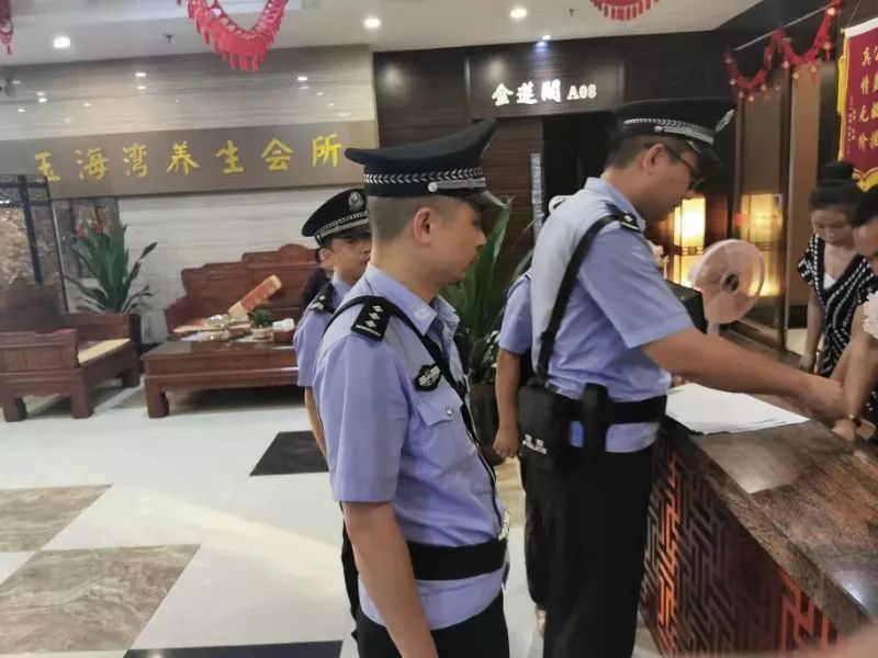 我在岗位上用行动守护平安,我在岗位上致敬特警