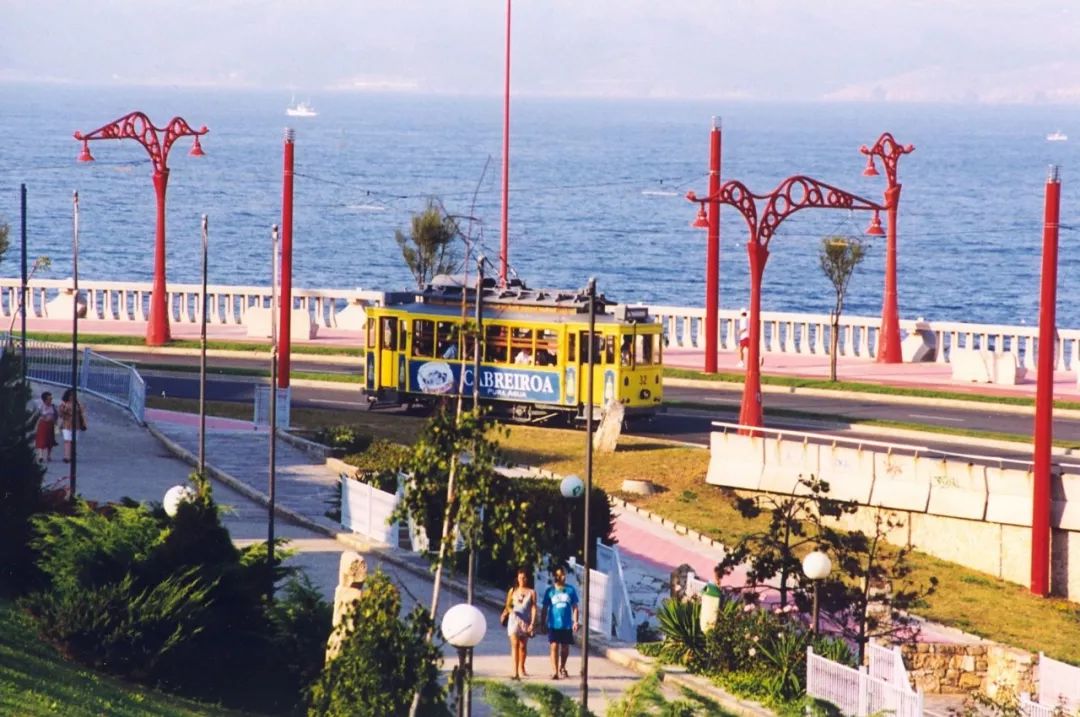 西班牙足球场免费吗,西班牙旅游足球