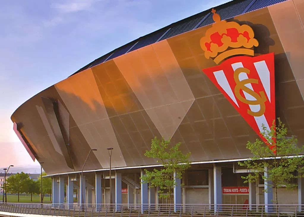 西班牙足球场免费吗,西班牙旅游足球