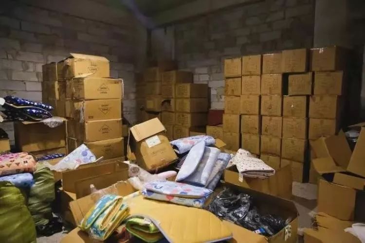 阿迪耐克曝光假货,青岛阿玛尼