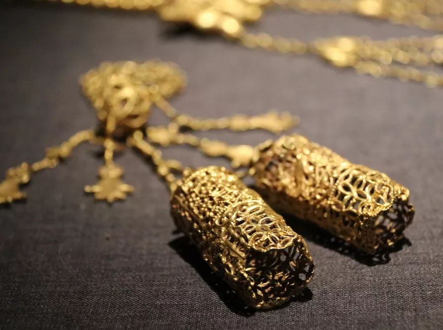 卡地亚限量窄版手镯,卡地亚新款手镯时尚减龄黄金