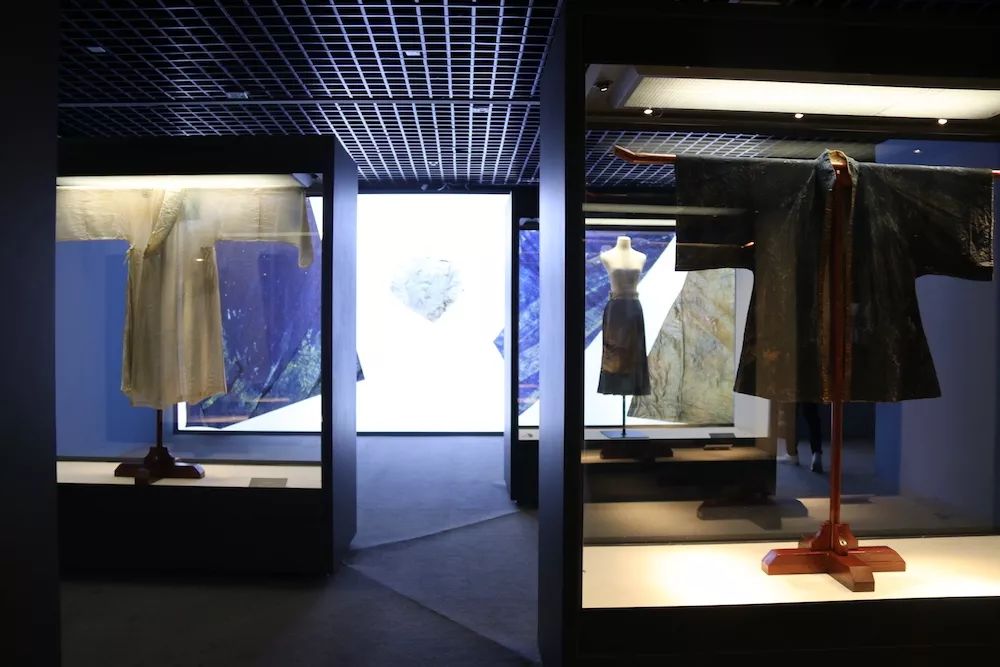 卡地亚限量窄版手镯,卡地亚新款手镯时尚减龄黄金