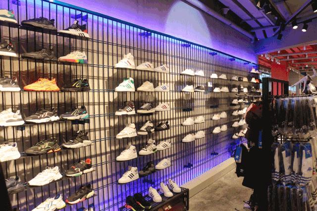 江苏首家AdidasMBC店来了！千双YEEZY高调回归，千份定制可乐免费送