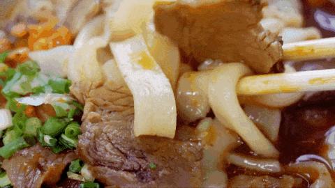 武汉：一碗热干面杀百鬼，一锅豆皮烫神仙