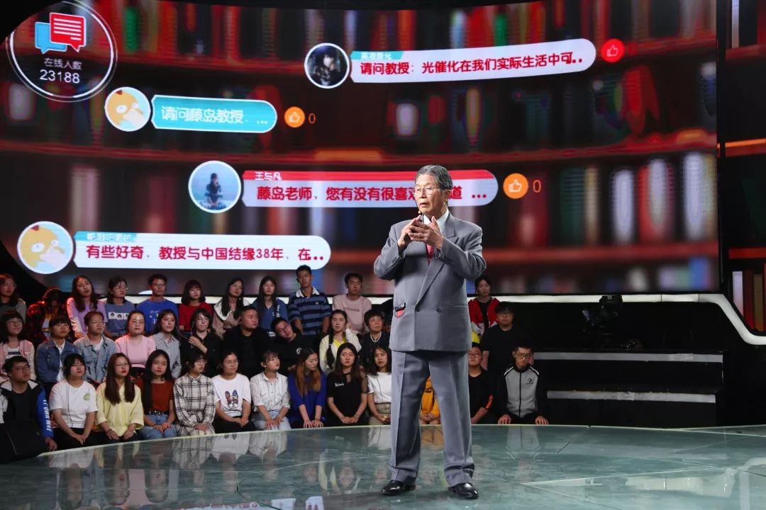 今晚十点半档《开讲啦》，北京大学、东京大学与您“一起开讲”