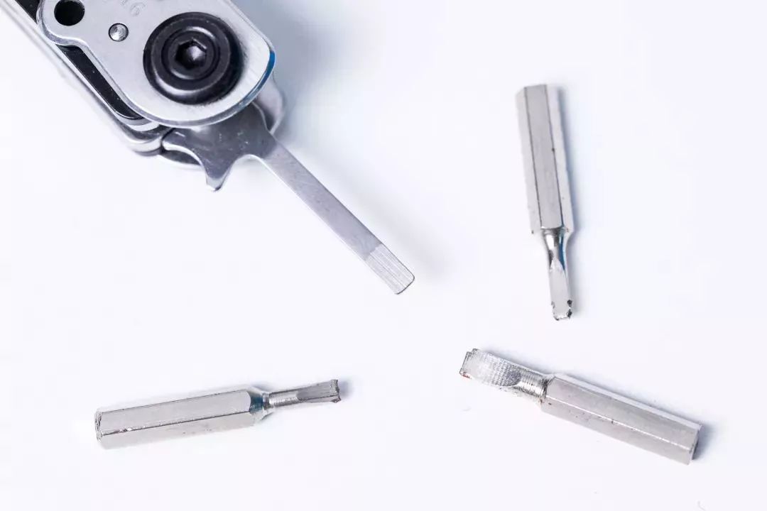 瑞士*刀军**算个屁！能顶半个工具箱的男人掌心玩物，竟有10种用途