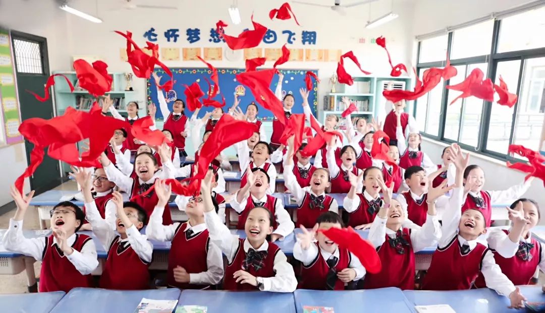 守纪律讲规矩促成长,守纪律讲规矩方能行稳致远