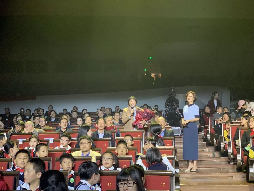 今天，这所学校的生日会惊艳全场