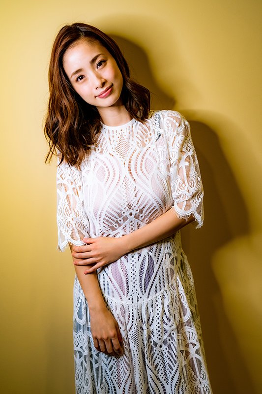 桥本环奈斋藤飞鸟还有个谁,桥本环奈和斋藤飞鸟谁人气高