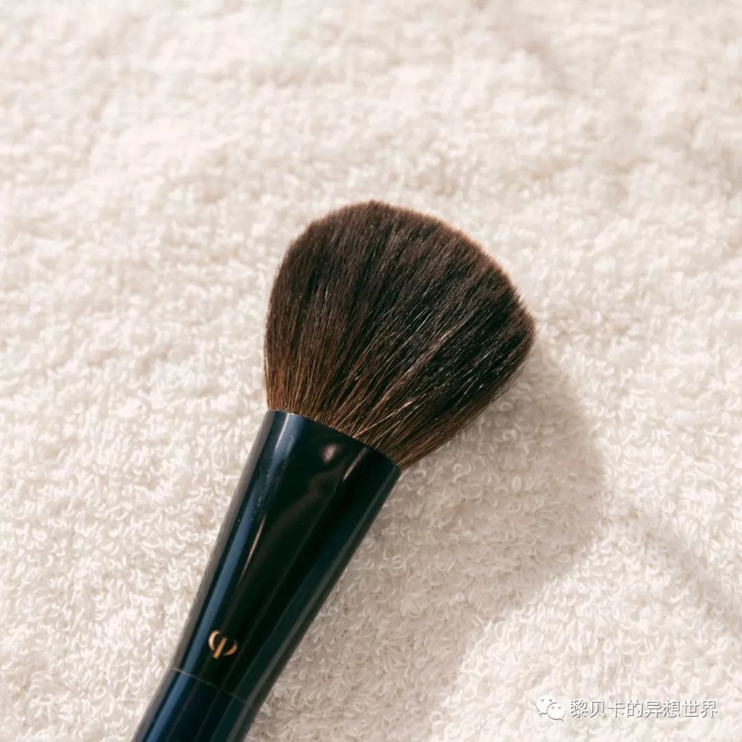 买了很多眼影却还是不会画,买了好多化妆品