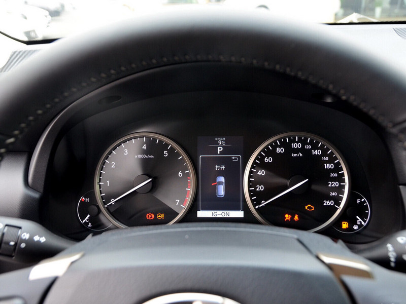 雷克萨斯nx200空间体验,2016款雷克萨斯nx200锋行版2.0