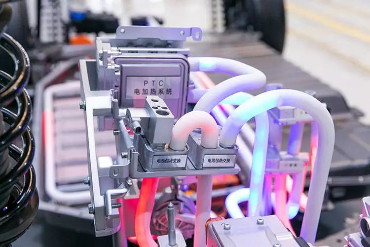 新型电动汽车冬季用柴油取暖,柴油车冬季燃油加热黑科技