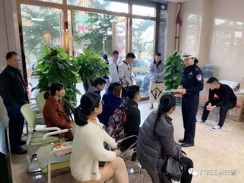 交警三狠抓扎实开展道路安全宣传,玉林高速交警三大队