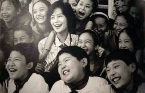 鞠萍姐姐年轻时候,鞠萍姐姐年轻的时候长什么样子