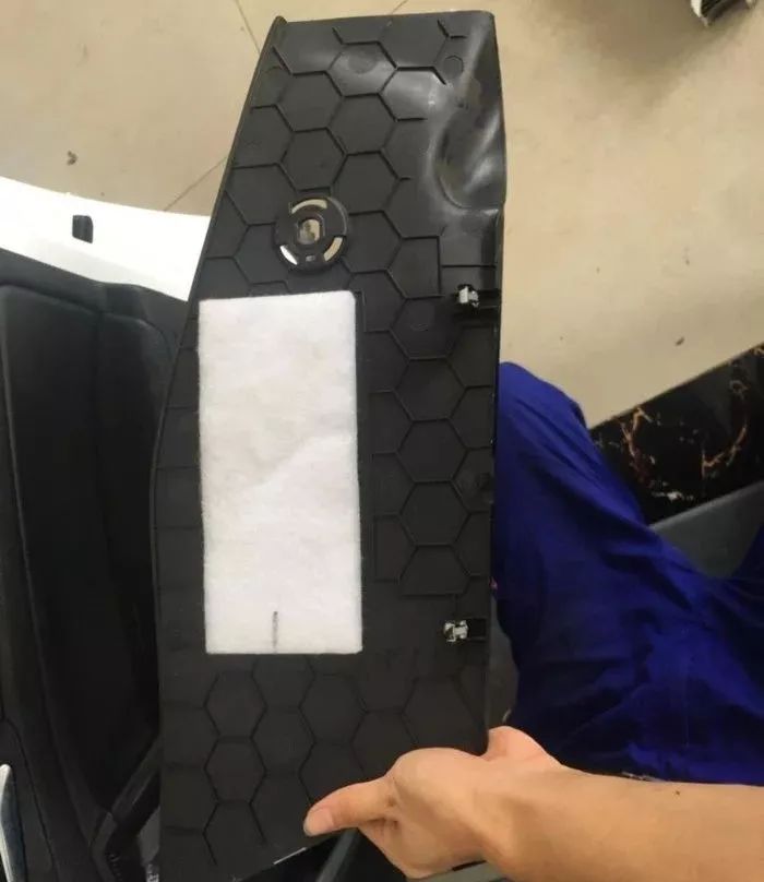 因《的士速递》买了省油能装的标致308！操控稳如狗，开起来像跑车？车主却揭开“辛酸”秘密...