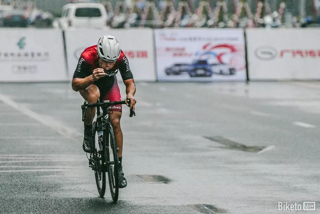 妈祖脚下冷雨战2019环大湾区自行车赛汕尾总决赛