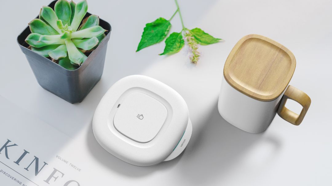 这个杯子被施了魔法！能自行搅拌解放双手，还能给手机无线充电